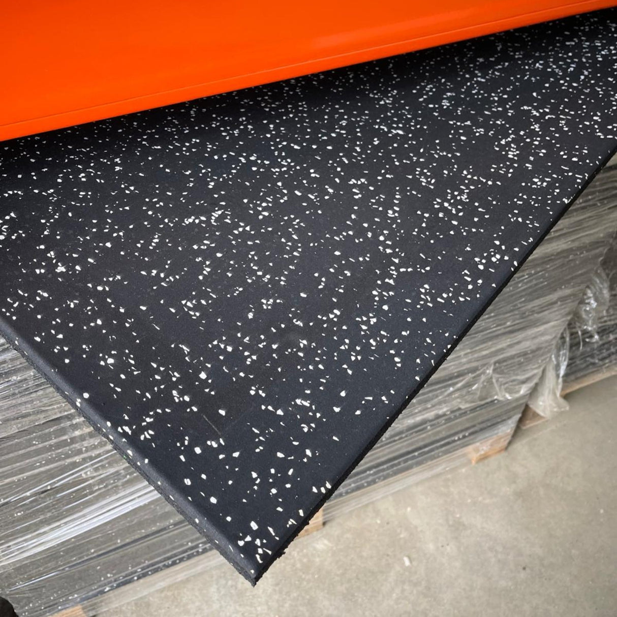 Legion Gym Flooring Tiles - Rubber Heavy Duty (1Mx1Mx20MM)